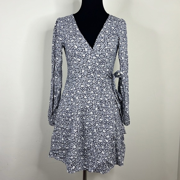 Abercrombie & Fitch Dresses & Skirts - ABERCROMBIE & FITCH Blue Floral Wrap Dress XS